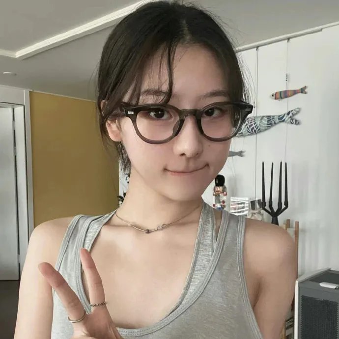 人性怪鱼 海报